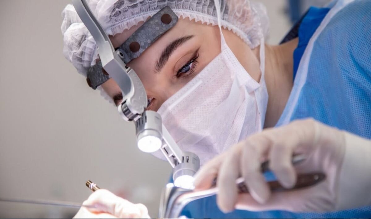 Chirurgien au bloc opératoire — ChirurgiePro
